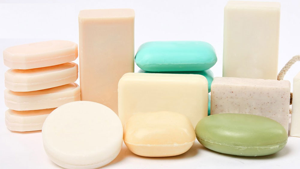 صابون "soap" یکی از انواع محصولات مراقبتی پوست است